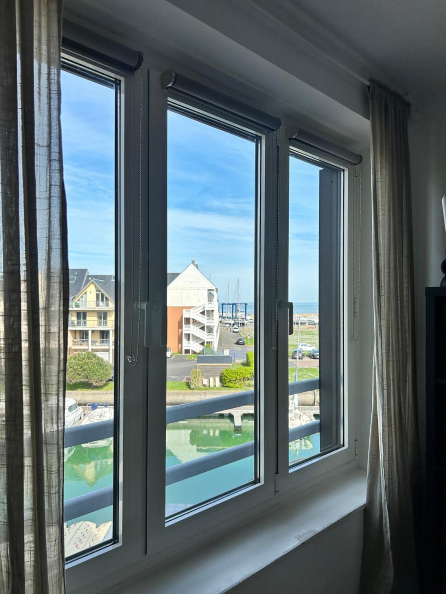 La Marina-Studio, Vue Mer Avec Balneo Deauville Luaran gambar